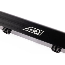 Load image into Gallery viewer, AEM 03-06 Evo 8 &amp; 9 Black Fuel Rail — Photo - Close Up