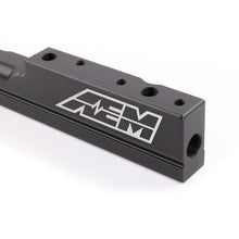 Load image into Gallery viewer, AEM 99-00 Honda Civic Si Black Fuel Rail — Photo - Close Up