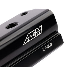 Load image into Gallery viewer, AEM 96-00 Civic CX/DX/LX/EX &amp; 96-97 Del Sol S/Si Black Fuel Rail — Photo - Close Up